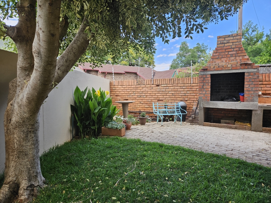 2 Bedroom Property for Sale in Rhodesdene Northern Cape
